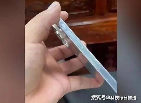 苹果gm版能用吗
:白高兴了！iPhone 15 Pro重要设计被砍